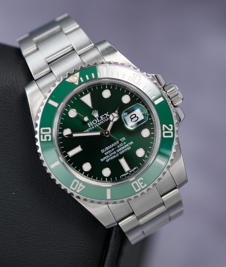 Rolex Hulk 116610LV Submariner Date