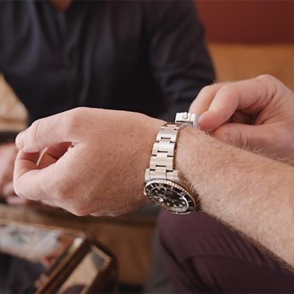 How do you measure wrist size for watches?