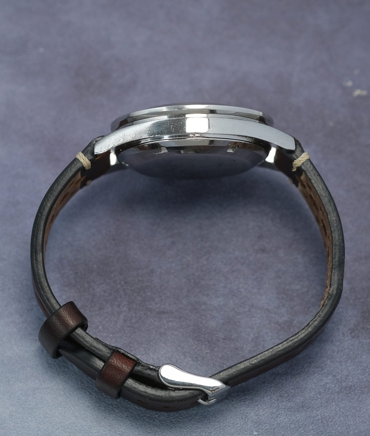 Omega Speedmaster 'Base 1000'